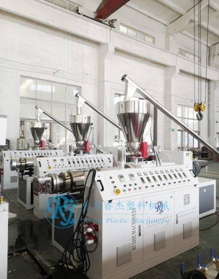 PVC一出二穿線(xiàn)管生產(chǎn)線(xiàn)